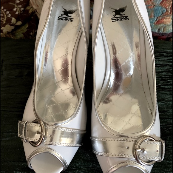 Shoes - Sexy Silver & White 4 1/2 in gently worn heels 10M